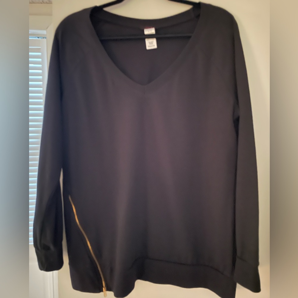 Mark. Ladies top. Black. Size XL
